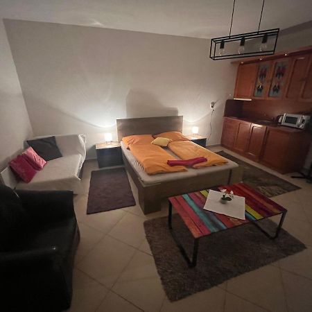 Monelly Apartman Komárno Екстериор снимка