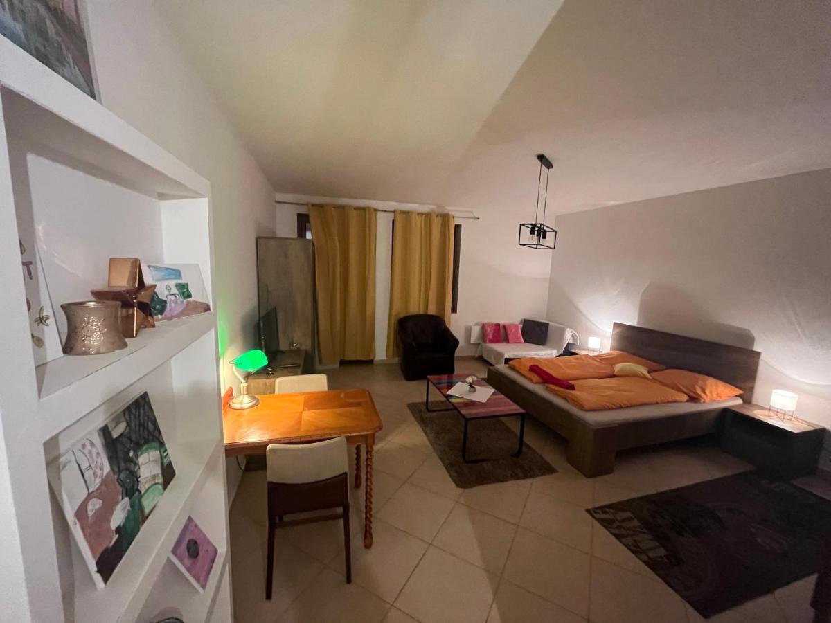 Monelly Apartman Komárno Екстериор снимка