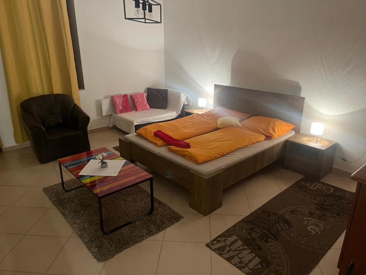 Monelly Apartman Komárno Екстериор снимка
